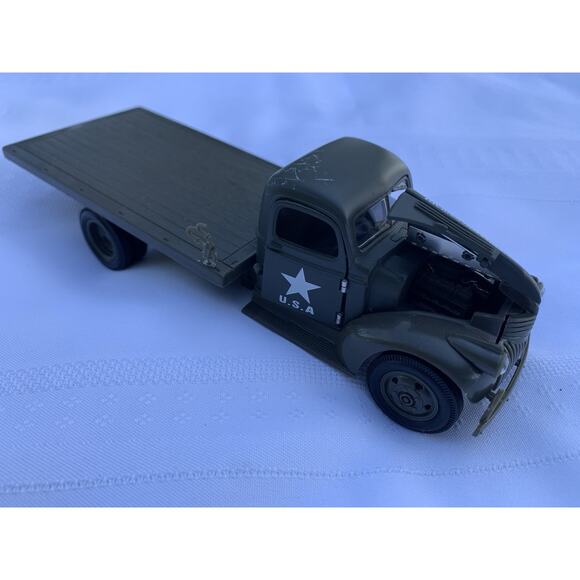 US ARMY 1941 Chevy Flatbed Truck 1/32 Hickam Air Field - Picture 2 of 7